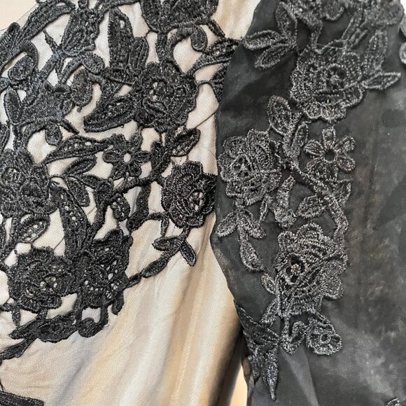 Snowskite Women's Black Lace Applique Tulle Long Formal Evening Dress - Size 10 - Picture 2 of 10